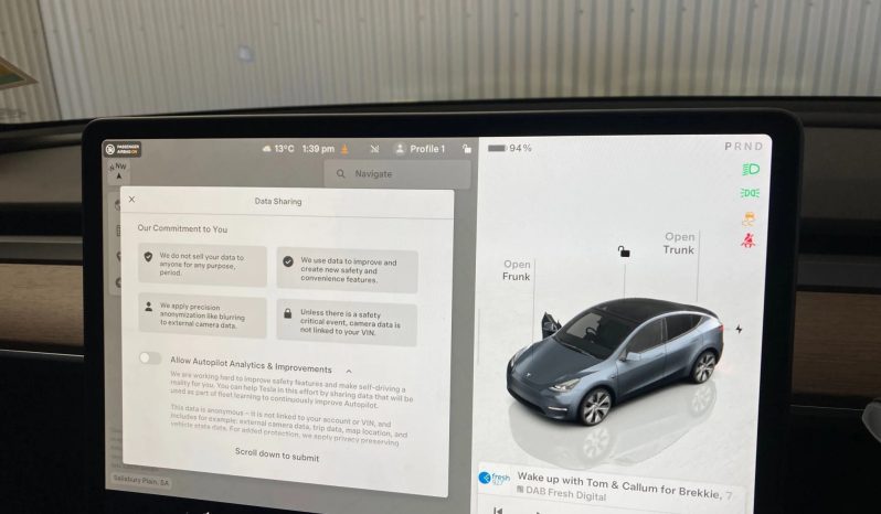 
								2024 TESLA Model Y full									