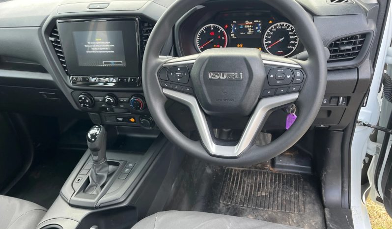 
								2023 Isuzu D-MAX full									