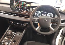 
										2024 Mitsubishi Outlander full									