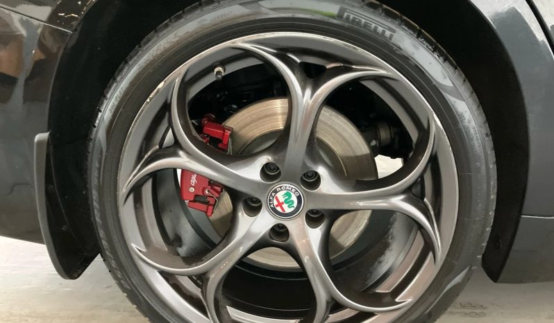 
								2021 Alfa Romeo Giulia full									