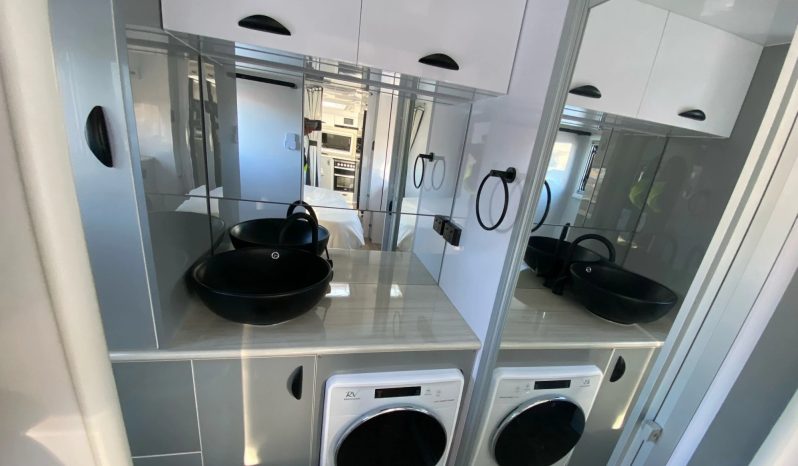 
								2023 Regent Cruiser full									