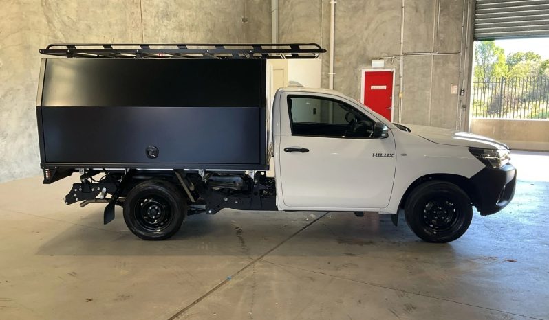 
								2024 Toyota Hilux full									