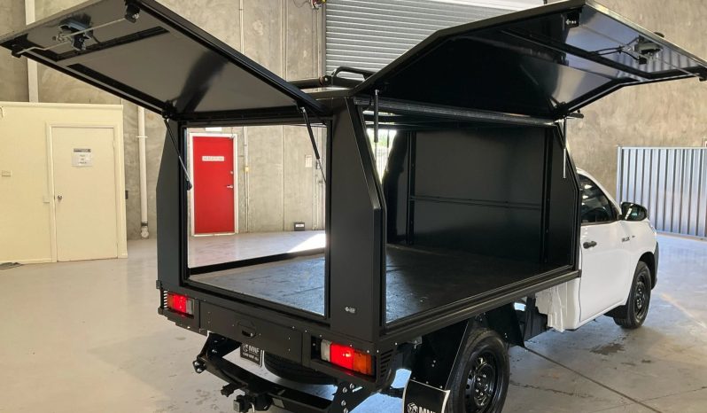 
								2024 Toyota Hilux full									