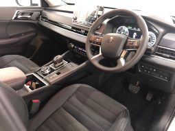 
										2024 Mitsubishi Outlander full									