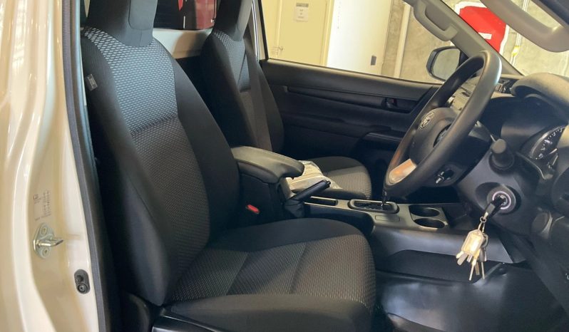 
								2024 Toyota Hilux full									