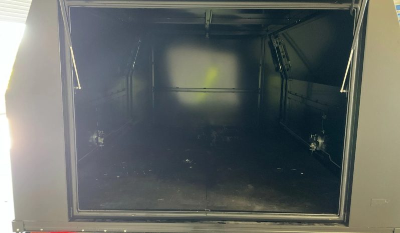 
								2024 Toyota Hilux full									