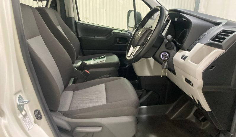 
								2020 Toyota Hiace full									