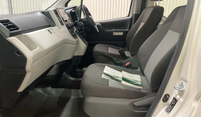 
								2020 Toyota Hiace full									