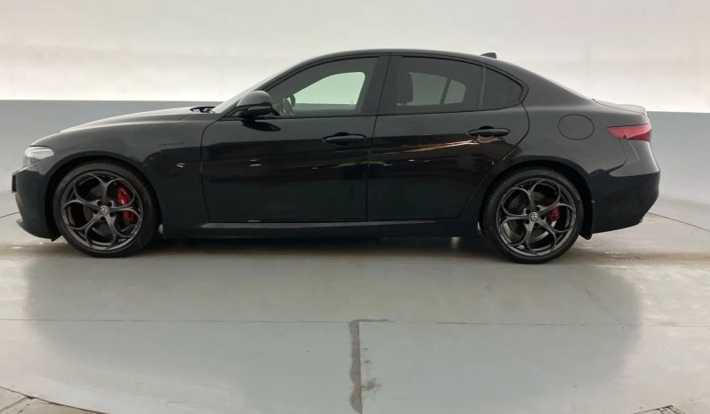 
								2021 Alfa Romeo Giulia full									