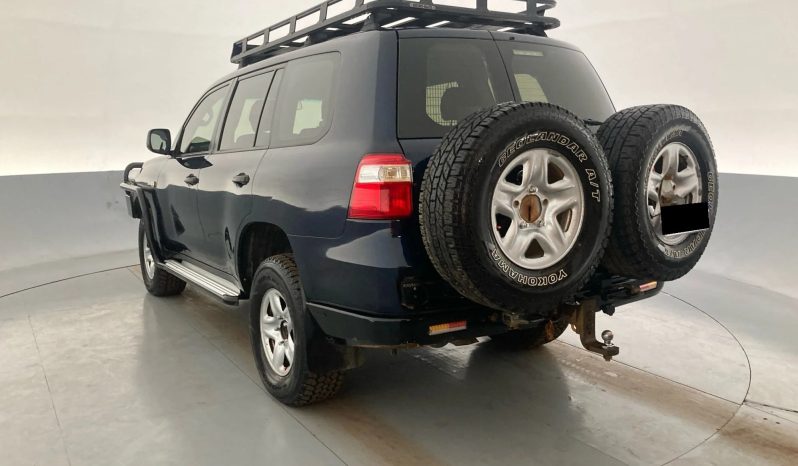 
								2019 Toyota Landcruiser full									