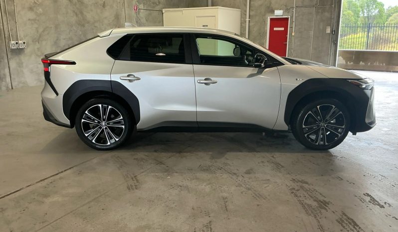 
								2024 Toyota BZ4X full									