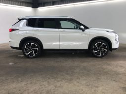 
										2024 Mitsubishi Outlander full									