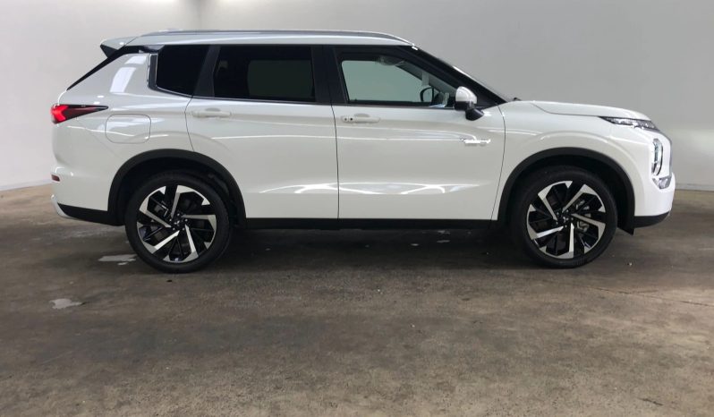 
								2024 Mitsubishi Outlander full									