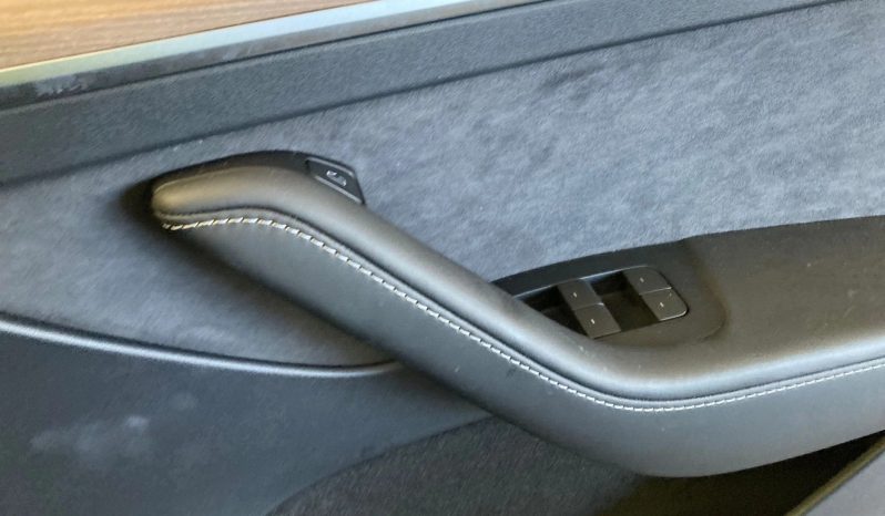 
								2024 TESLA Model Y full									