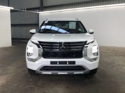 
										2024 Mitsubishi Outlander full									