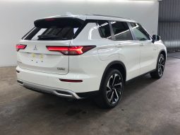 
										2024 Mitsubishi Outlander full									