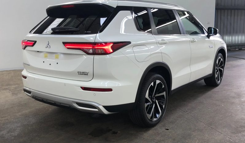 
								2024 Mitsubishi Outlander full									