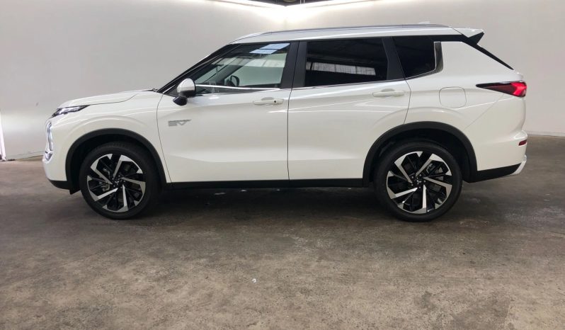 
								2024 Mitsubishi Outlander full									