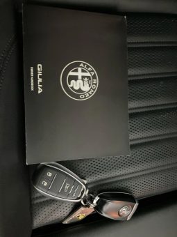 
										2021 Alfa Romeo Giulia full									