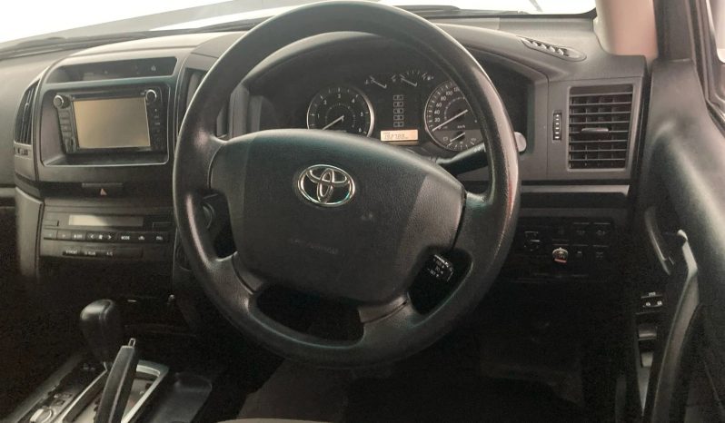 
								2019 Toyota Landcruiser full									