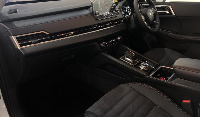 
								2024 Mitsubishi Outlander full									