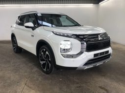 
										2024 Mitsubishi Outlander full									