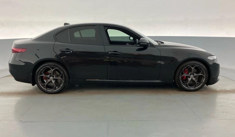 
								2021 Alfa Romeo Giulia full									