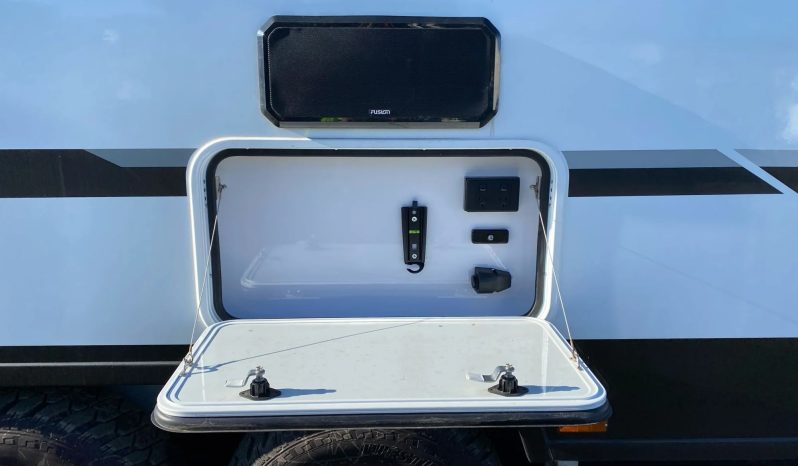 
								2023 Regent Cruiser full									