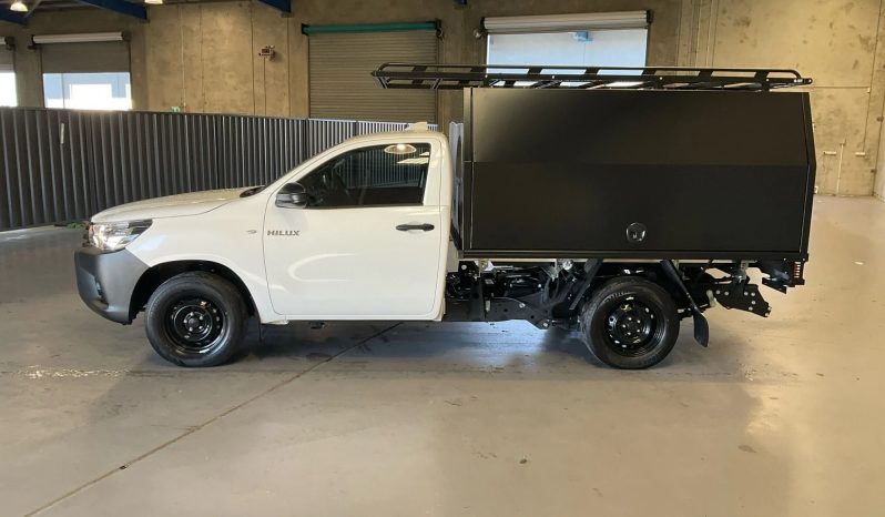 
								2024 Toyota Hilux full									
