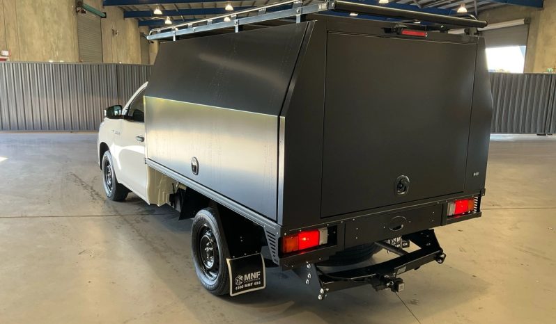 
								2024 Toyota Hilux full									