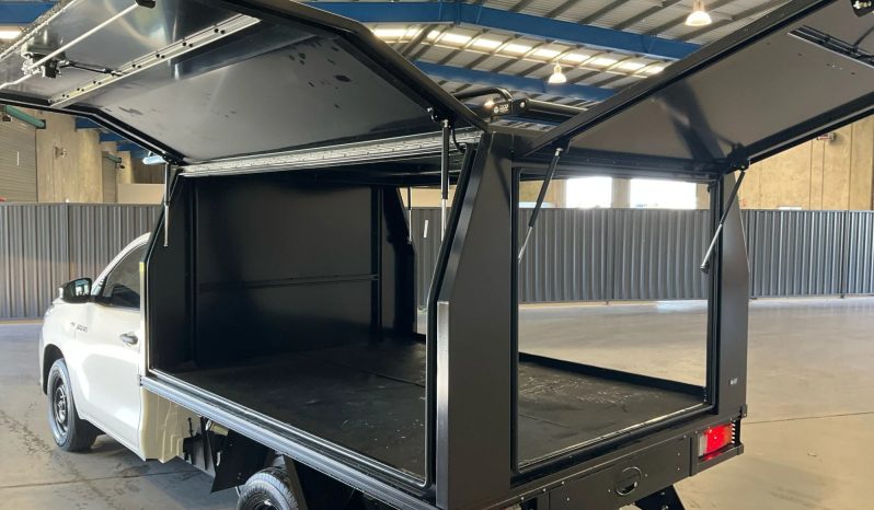 
								2024 Toyota Hilux full									