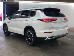 
										2024 Mitsubishi Outlander full									