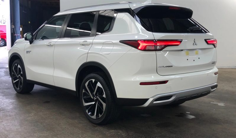 
								2024 Mitsubishi Outlander full									